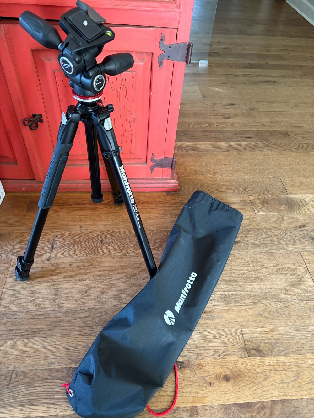 Manfrotto tripod with case MH804-3WUS